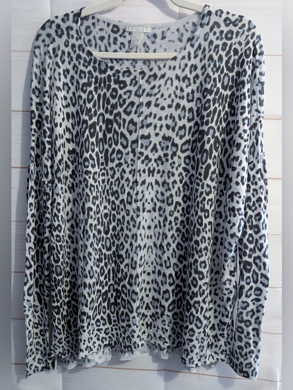 Nwot H&M Light Gray 🩶 And Blue 💙 Leopard Print Long Sleeve Top Size medium